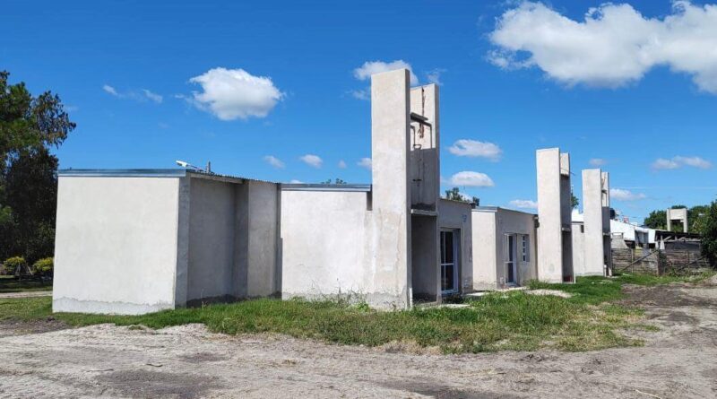 La construcción de las 12 viviendas en Malabrigo por parte de Provincia ya está en la etapa final con el 80 % de los trabajos.