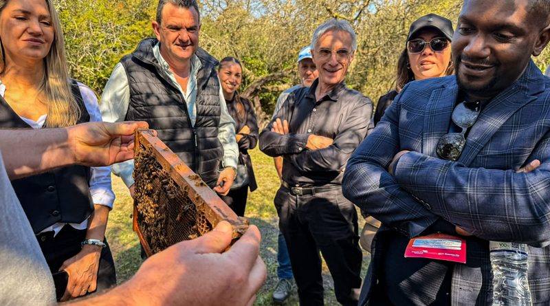 INVERSORES INTERNACIONALES CONOCIERON EL POTENCIAL APÍCOLA DE MALABRIGO.